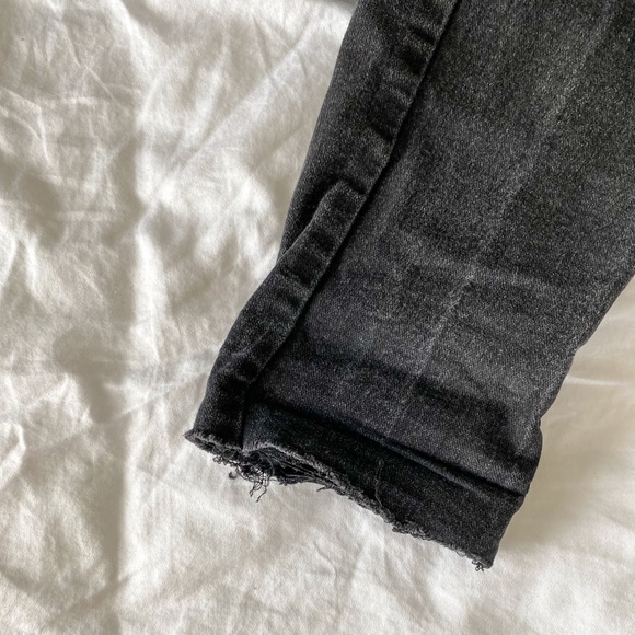 2/$40💜 CLOSET CLEAN OUT: Black ripped skinny jeans - Picture 7 of 7